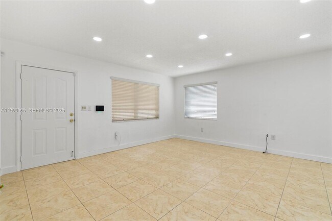 Building Photo - 5633 SW 40th St