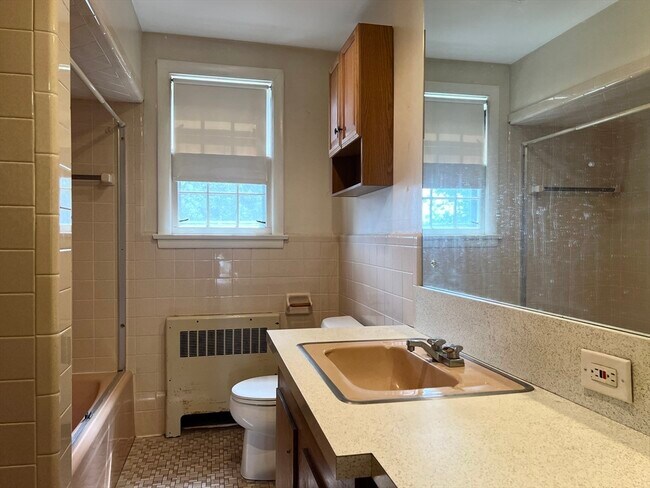 Building Photo - 373 Winthrop St