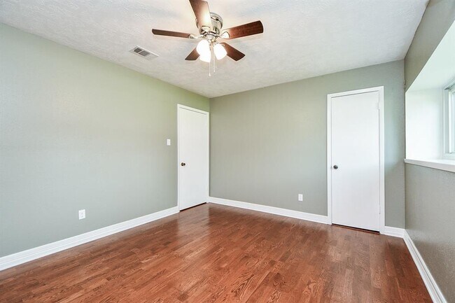 Building Photo - 10426 Alcott Dr