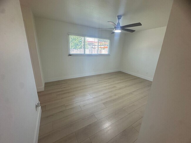 Building Photo - 9101 Rosewood Dr