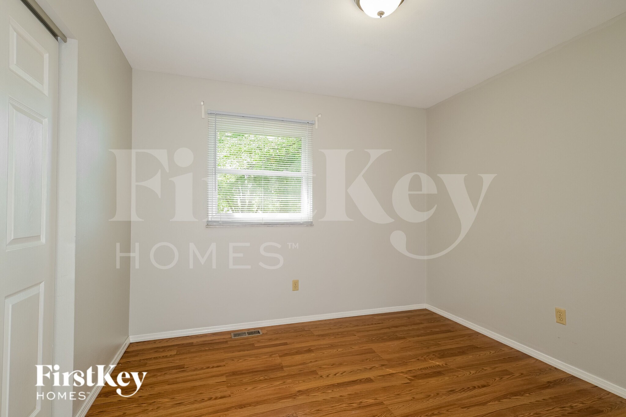 Building Photo - 382 Beaver Lake Dr