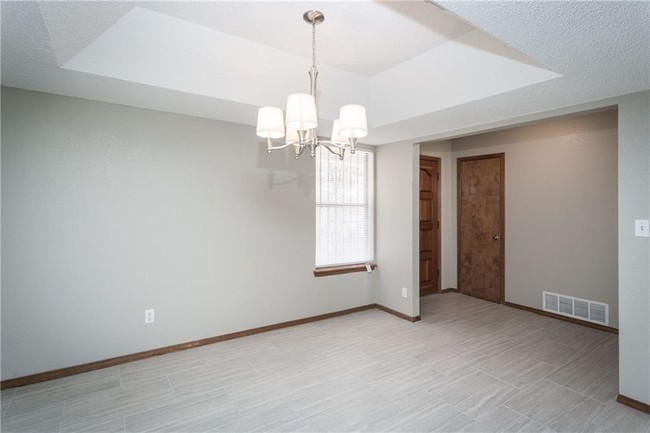 Building Photo - 701 El Parque Dr