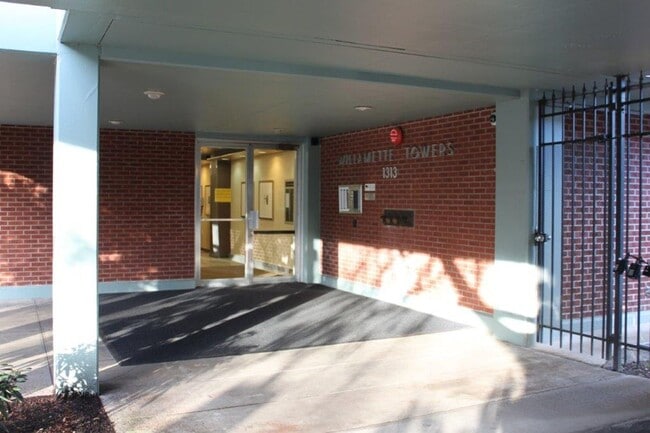 Building Photo - Willamette Towers One Bedroom Condominium Unit