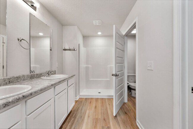 Building Photo - Beautiful 3BR Home with Privacy-Fenced Backyard in The Woodlands