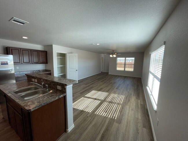 Building Photo - New Year's Promotion! Three Bedroom | Two ...