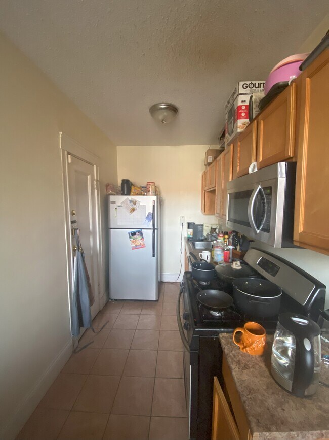 Kitchen with Dishwasher, Oven, Microwave, and Refrigerator - 50 Chester St