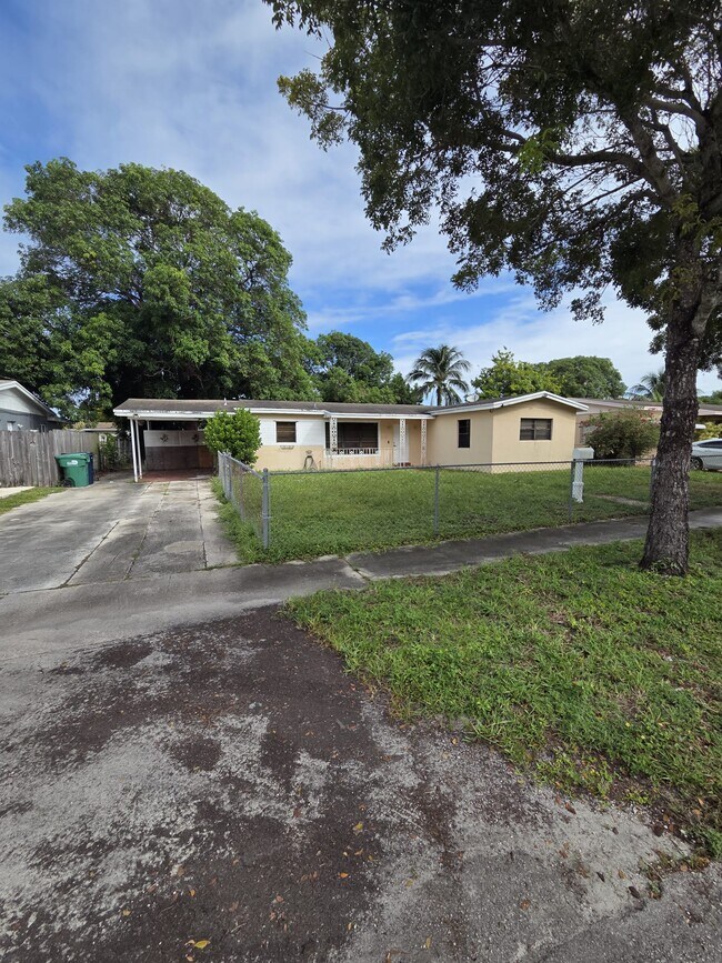 Building Photo - 1345 NW 181st St