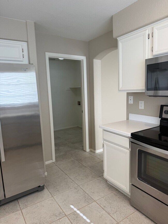 Building Photo - Desirable Arrowhead Ranch Home