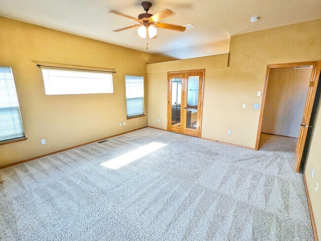Building Photo - Gorgeous 5b 3b Single Family Home w/ a View