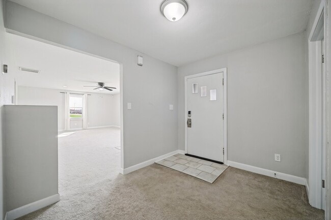 Building Photo - 3600 Mariner Ave