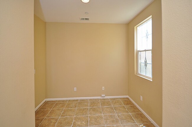 Building Photo - Stunning 3 Bedroom Condo in San Marcos wit...