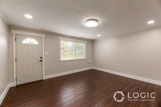 Building Photo - Beautiful Place in Prime Location!