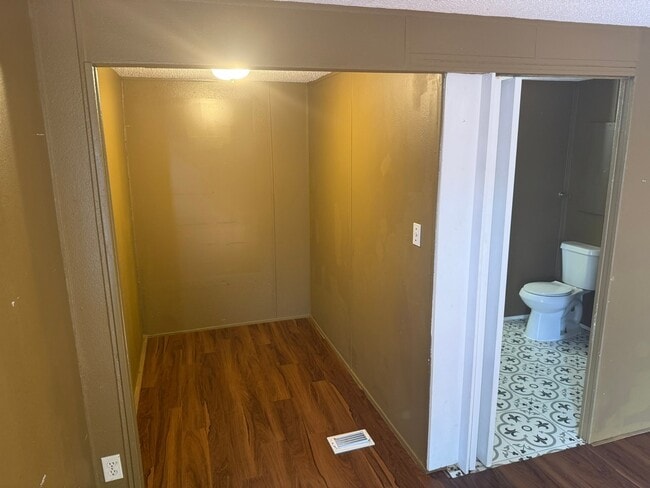 Building Photo - 428 15th St