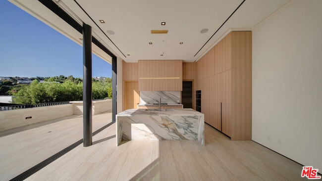 Building Photo - 8765 Hollywood Blvd