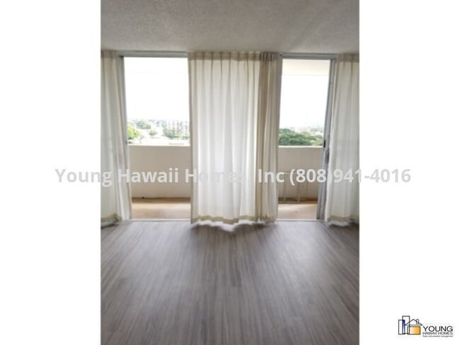 Building Photo - Nice Studio unit located behind Puck's Alley and close to UH.  Water &amp; Sewer included.
