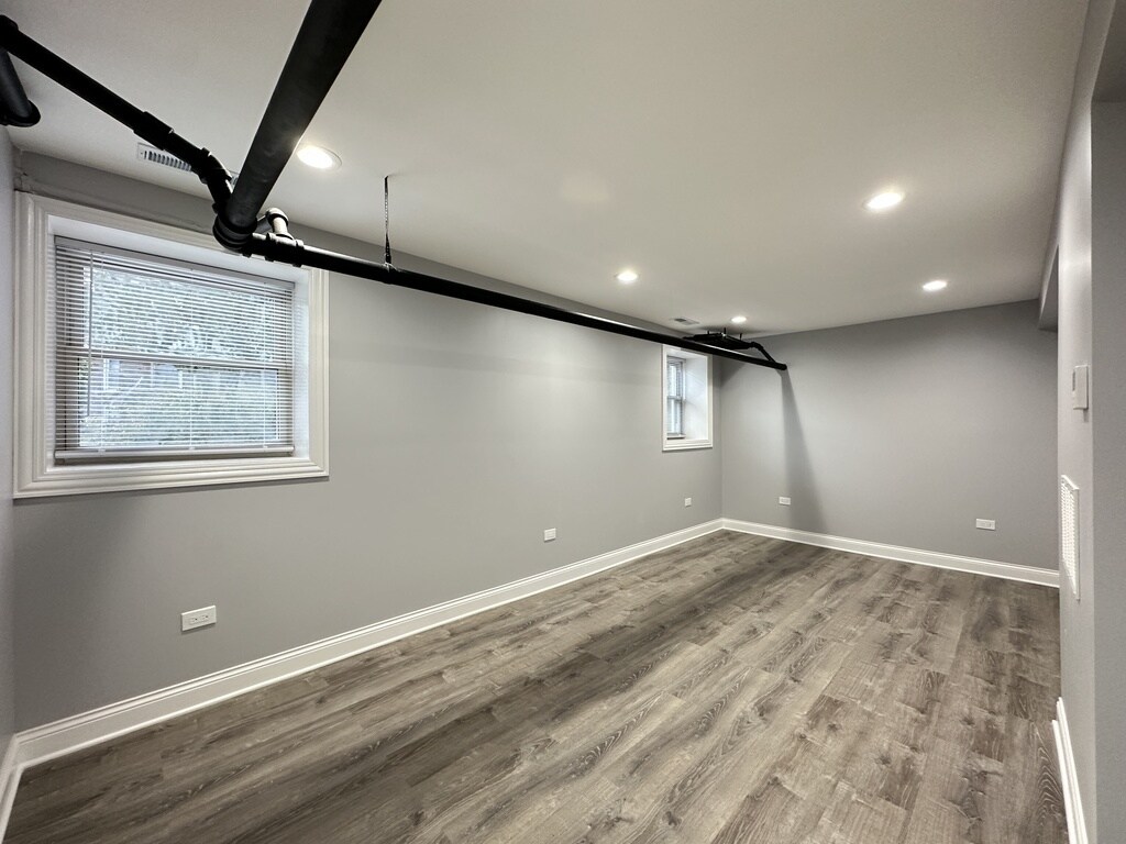 Building Photo - 1224 W Rosemont Ave