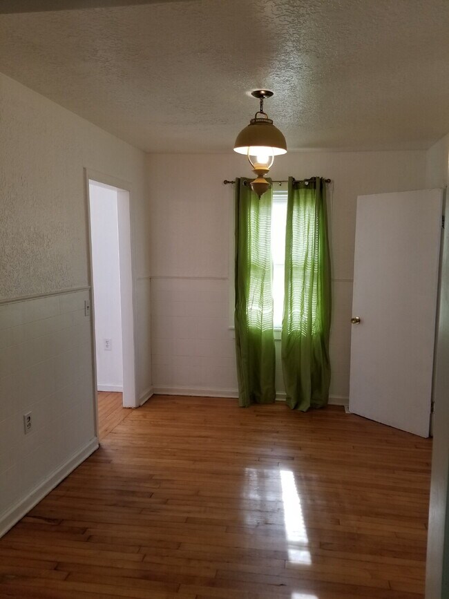 Building Photo - TWO BEDROOM HOME WITH GARAGE