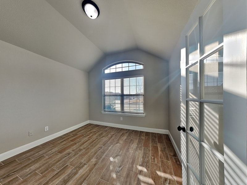 Building Photo - 900 McLynn Ct