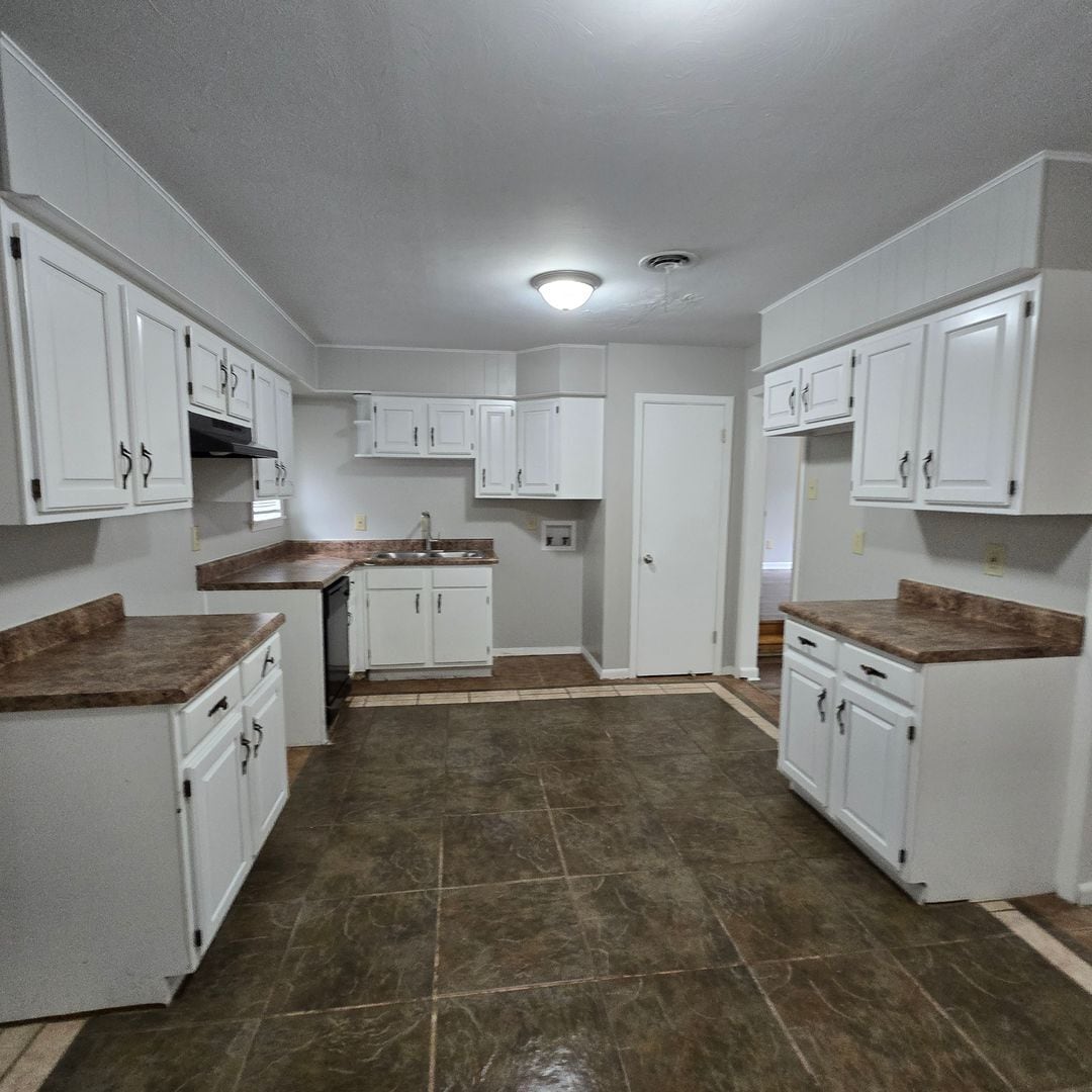Building Photo - 1555 Staunton Dr
