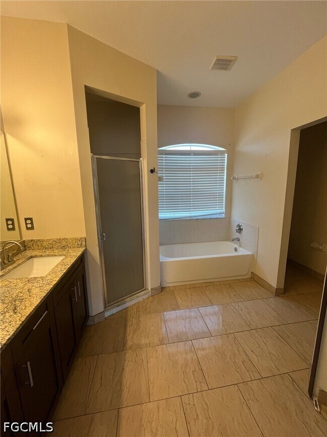 Building Photo - 17 NE 11th Ln