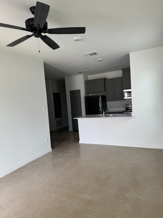 Building Photo - 2313 Ocean Dr