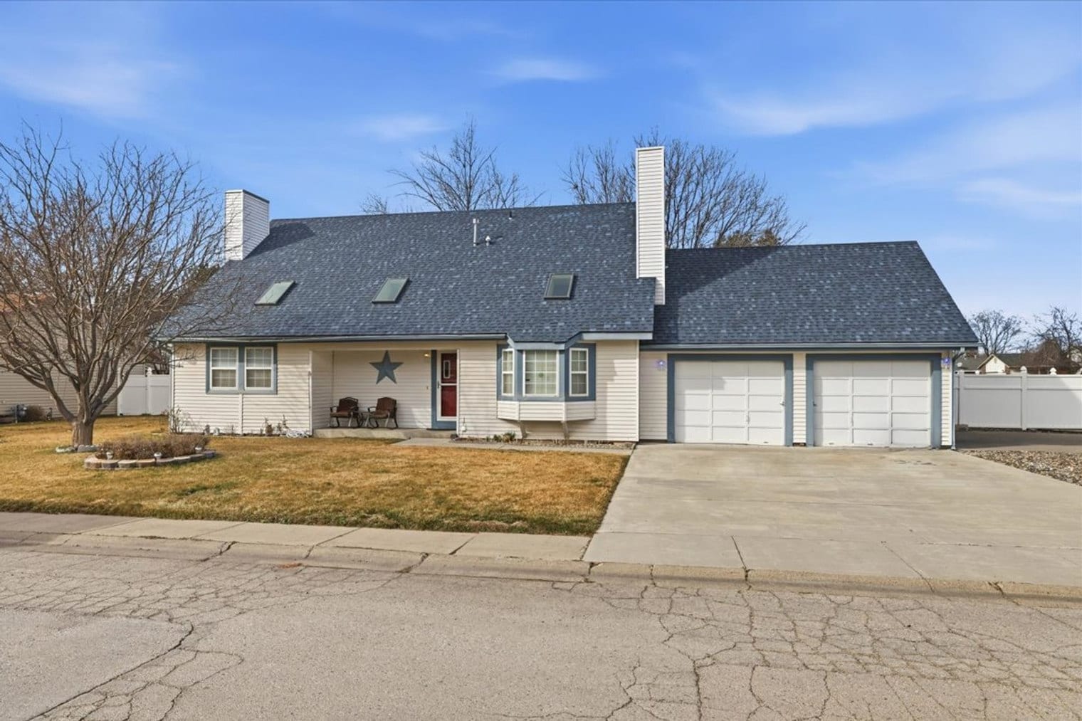 Building Photo - 925 S Haskett St