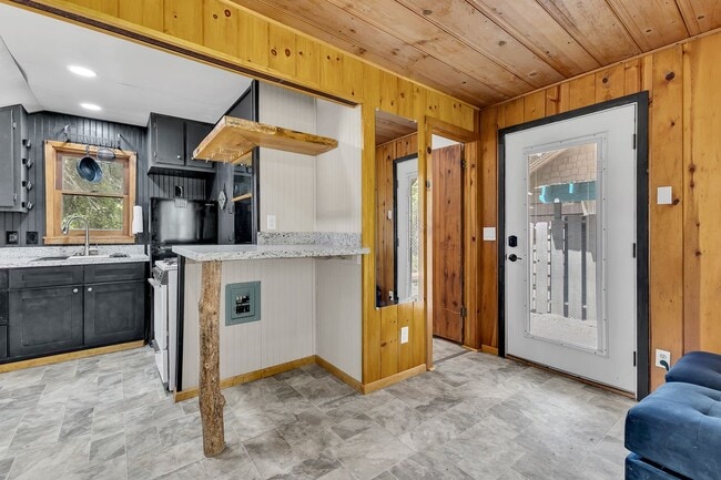 Building Photo - 54105 S Circle Dr