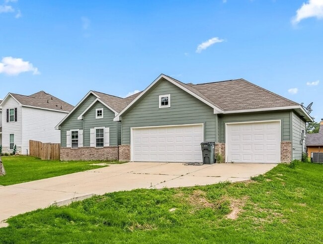 Building Photo - 26579 Pin Oak Dr