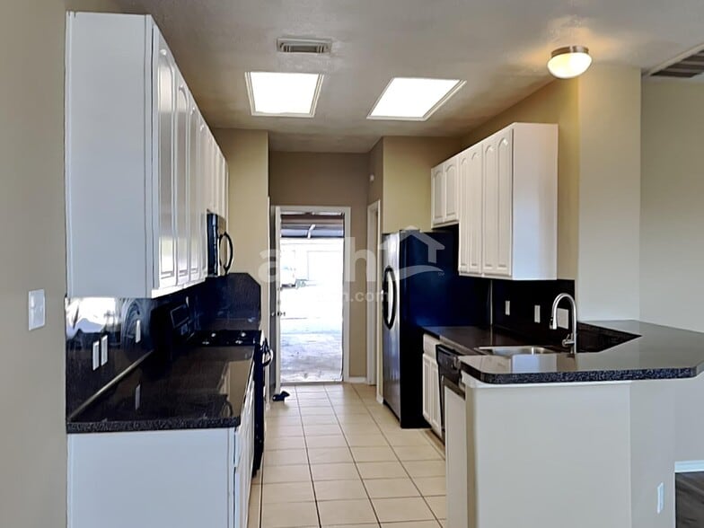 Building Photo - 13118 Peppergate Ln