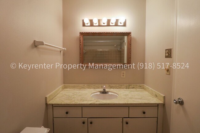 Building Photo - 6125 S Troost Ave