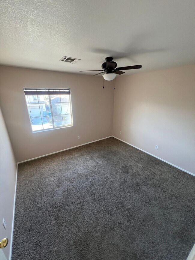 Building Photo - 3 Bed, 2.5 Bath home with Solar Panels!