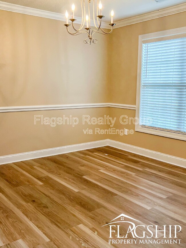 Building Photo - 2313 Sadler Dr