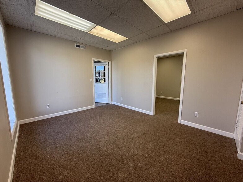 Building Photo - 311 N Jackson St