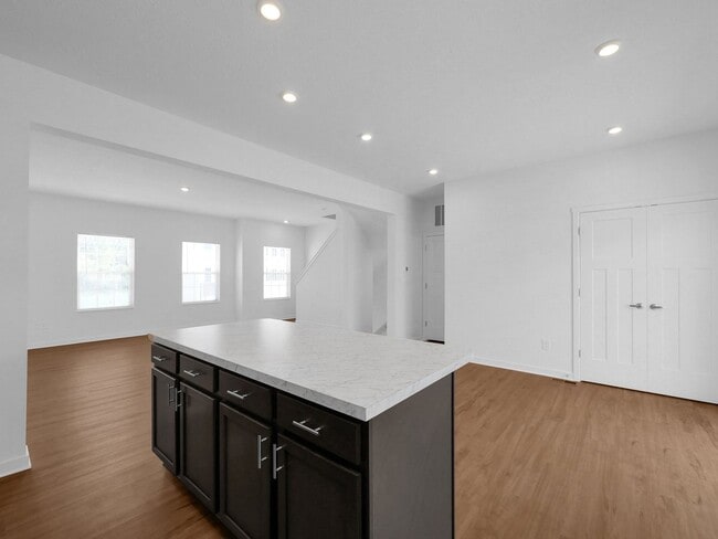 Building Photo - Modern 3 Bed, 2.5 Bath Condo – Spacious, S...