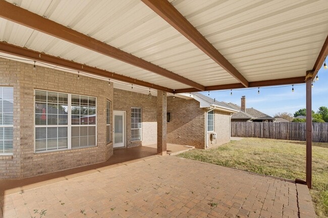 Building Photo - 7017 Springwater Ave