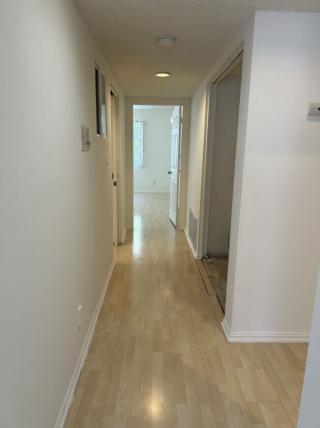 Building Photo - Cozy 3 bedroom Condo in the most desired neighborhood at City of Alhambra