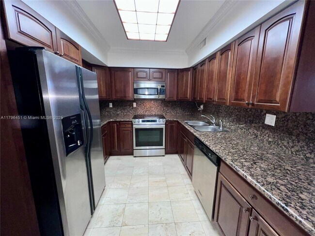 Building Photo - 3600 Mystic Pointe Dr