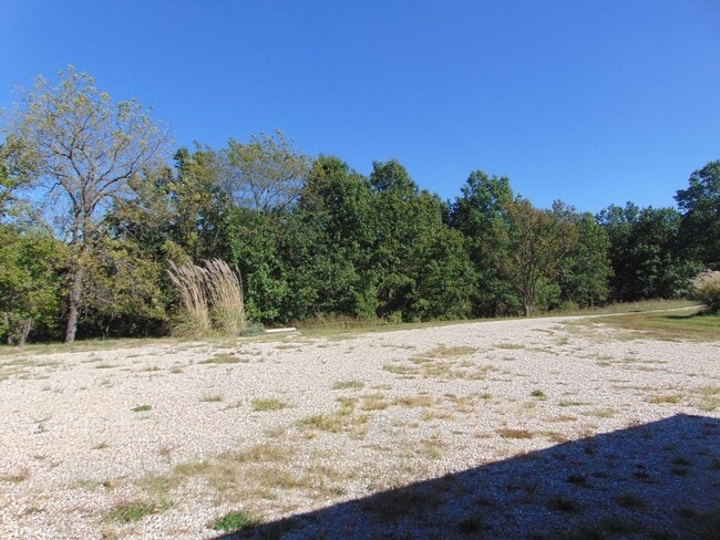Building Photo - Majestic 3 Bed Mid MO Ranch!
