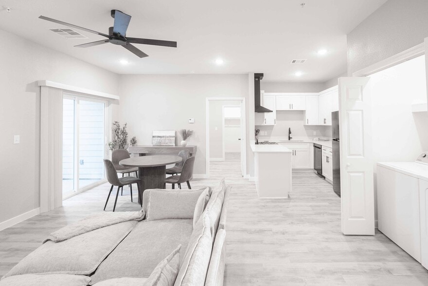 Building Photo - Green Gardens Townhomes & Apartments