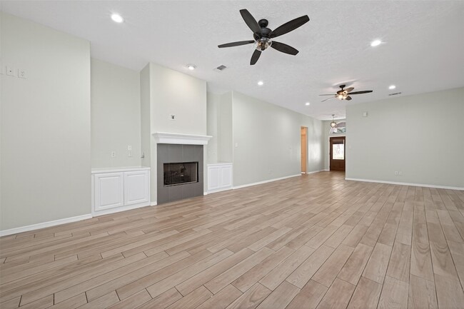Building Photo - 10542 Parkside Dr