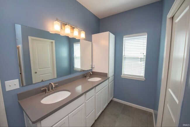 Building Photo - Beautiful Ranch Home with Open Floor Plan, Private Backyard & Luxurious Primary Suite
