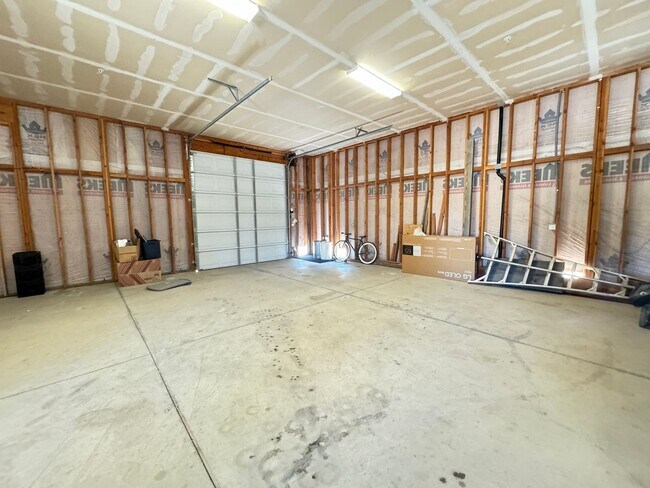 Building Photo - 3 bed/ 2 bath house in country setting