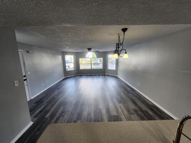 Building Photo - 2745 N Poinciana Blvd