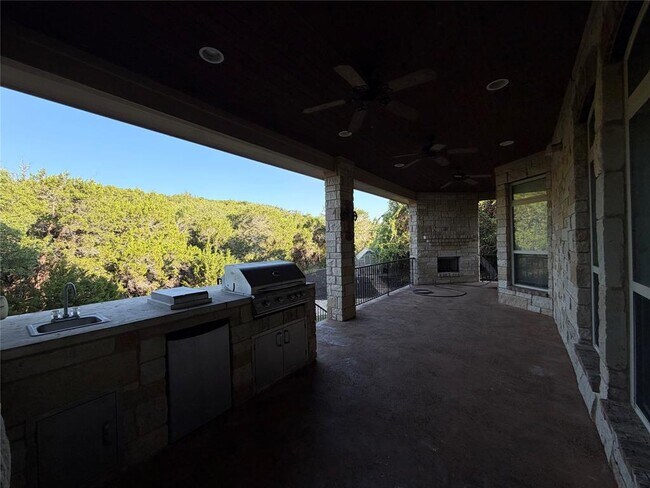 Building Photo - 5449 Diamante Dr