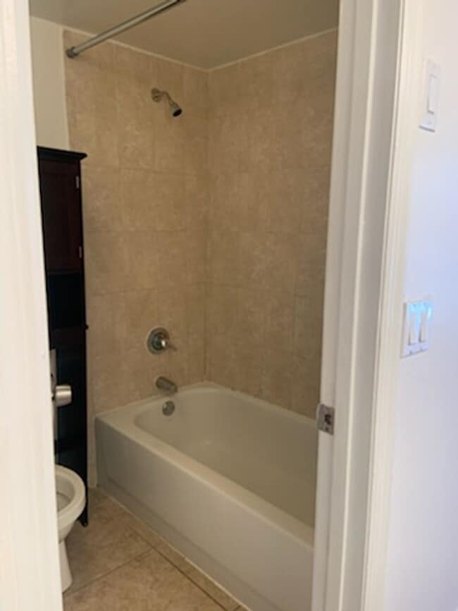 Building Photo - Stylish 1-Bedroom Studio in Carrington Park!