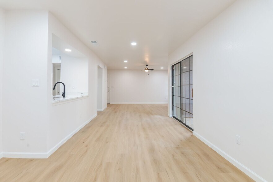 Building Photo - 9920 Forest Ln