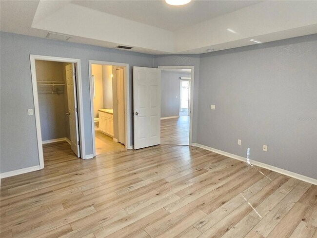 Building Photo - 8470 Drolet Ave