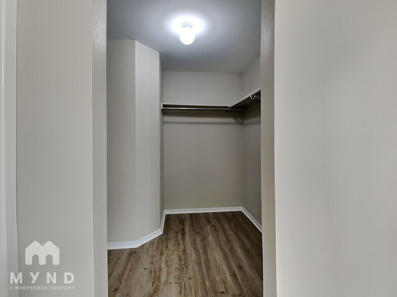 Building Photo - 2013 Orchid Ln
