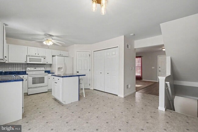 Building Photo - 54 Woodmyre Ln