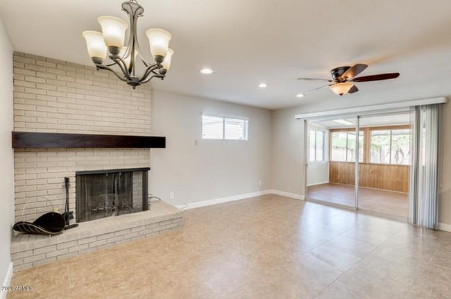 Building Photo - 110 W Del Rio Dr